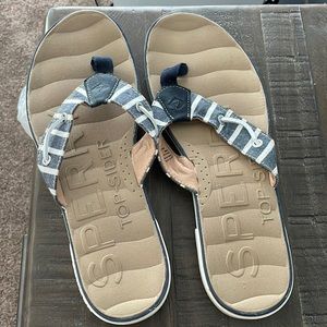 sperry flip flops